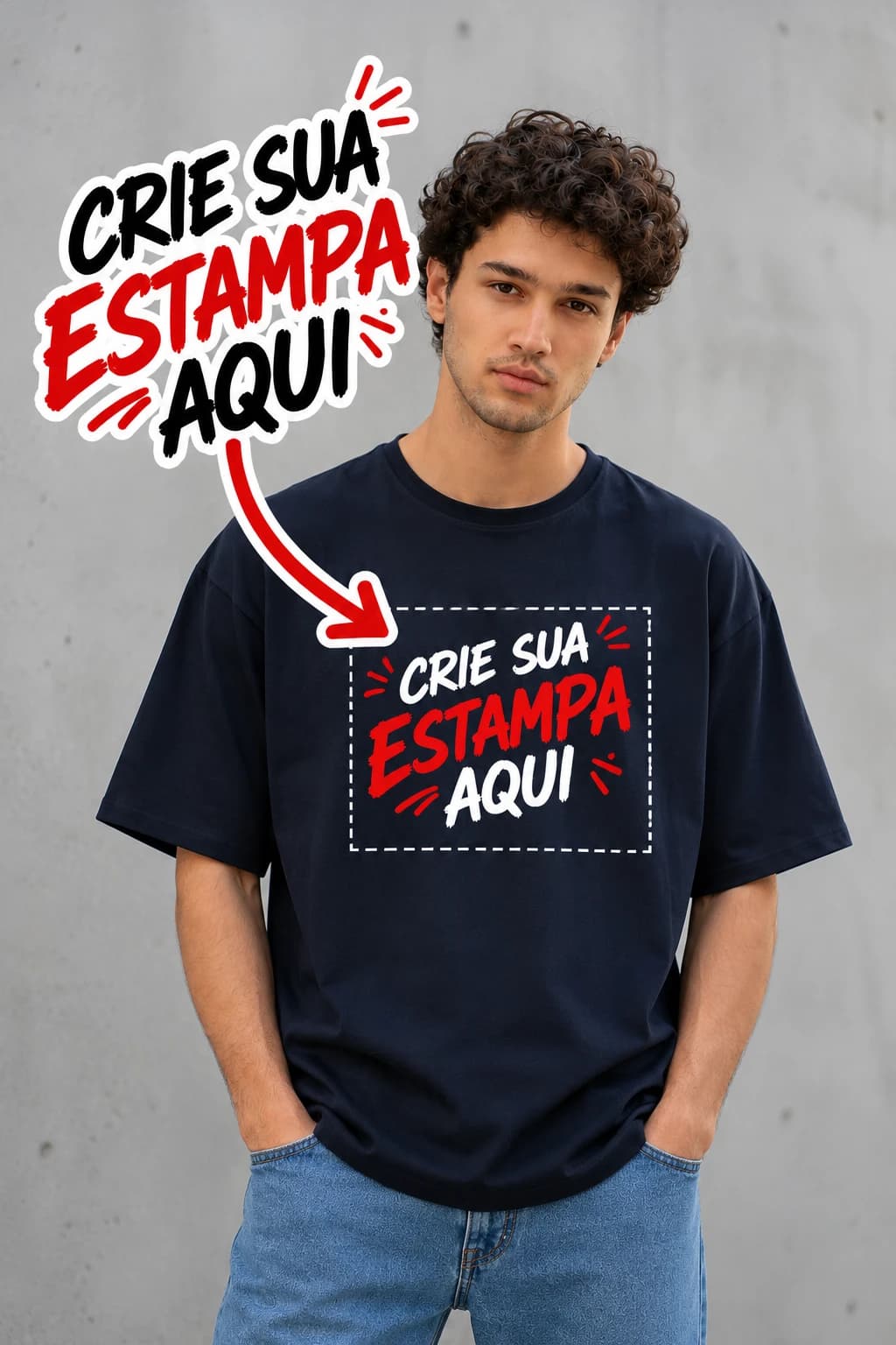 Pessoa vestindo camiseta oversized azul-marinho lisa
